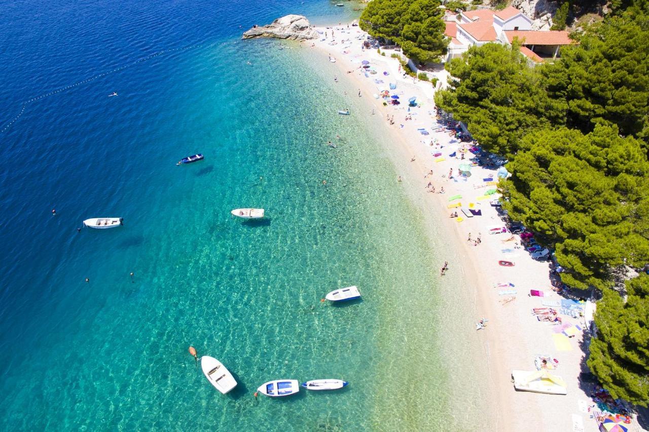 Apartments By The Sea Brela, Makarska - 2718 Kültér fotó