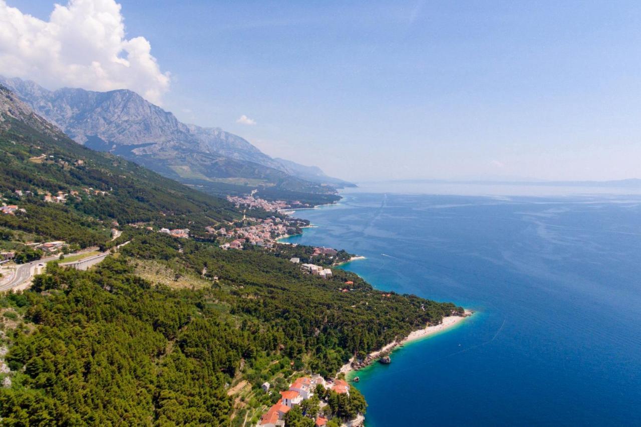 Apartments By The Sea Brela, Makarska - 2718 Kültér fotó