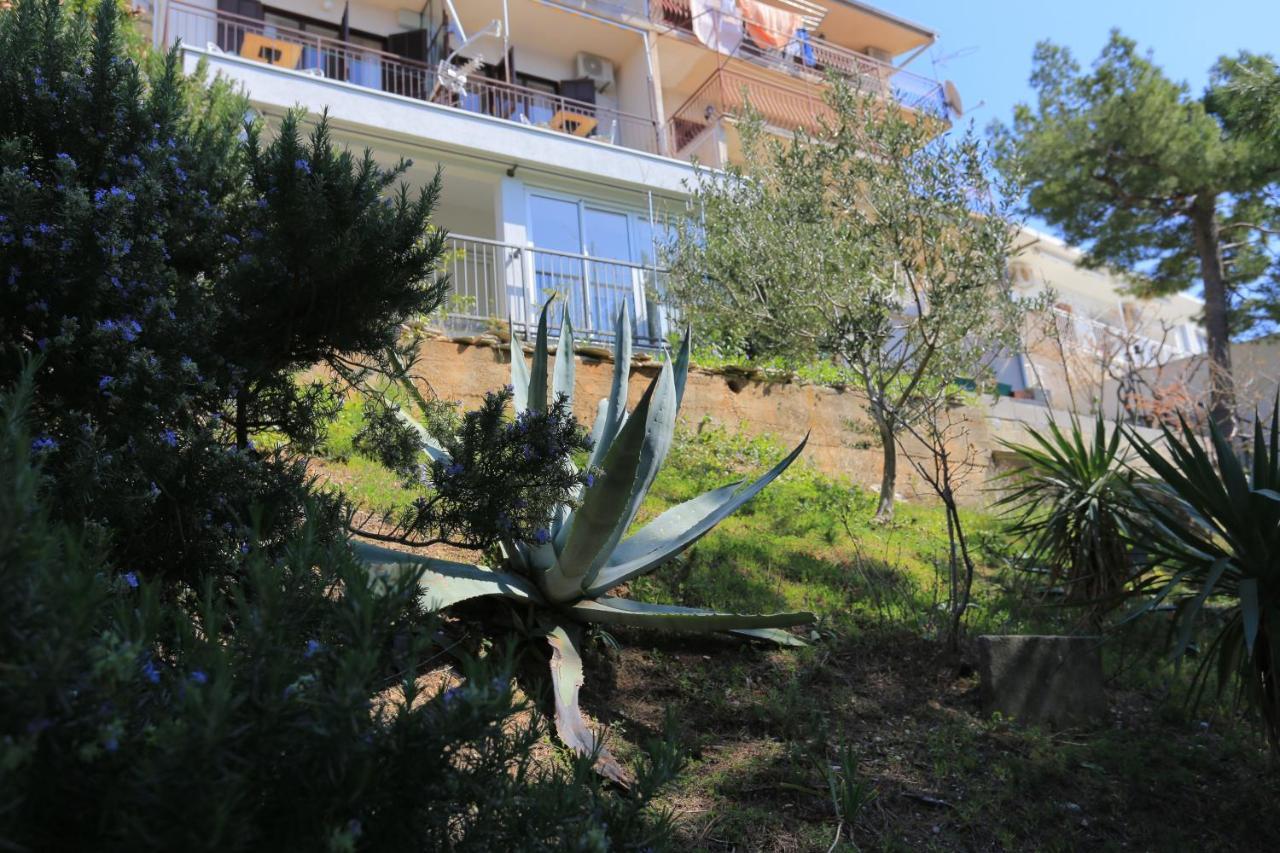 Apartments By The Sea Brela, Makarska - 2718 Kültér fotó