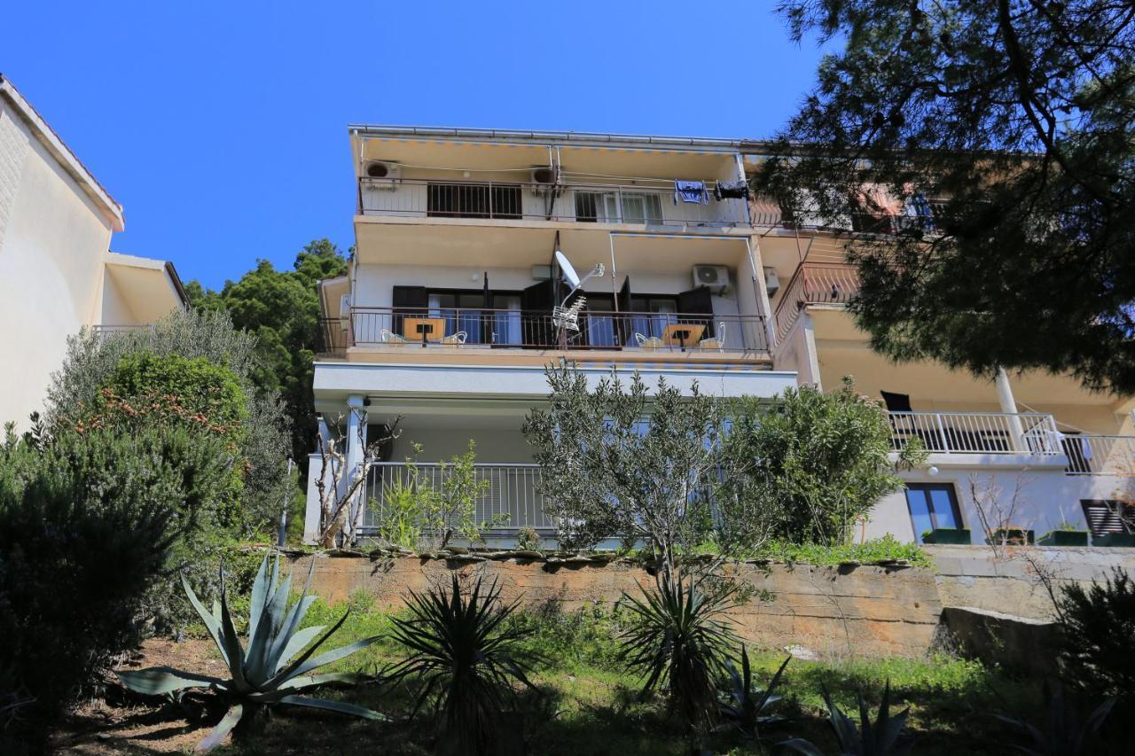Apartments By The Sea Brela, Makarska - 2718 Kültér fotó