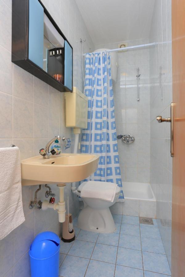 Apartments By The Sea Brela, Makarska - 2718 Kültér fotó