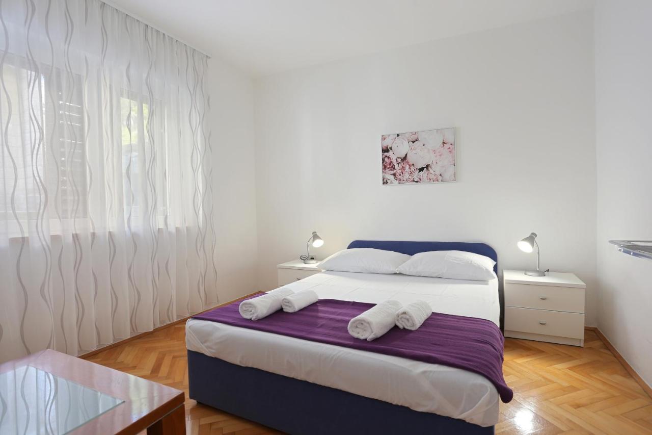 Apartments By The Sea Brela, Makarska - 2718 Kültér fotó