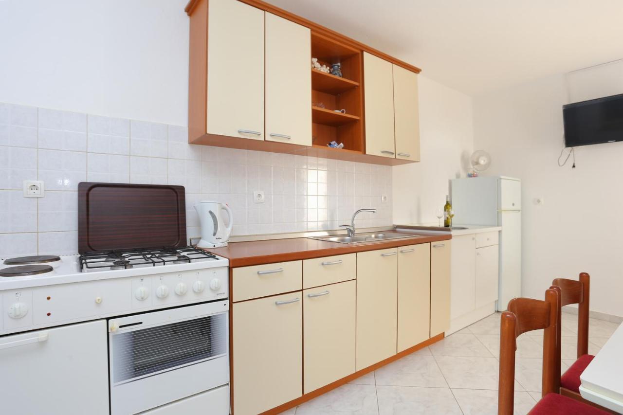 Apartments By The Sea Brela, Makarska - 2718 Kültér fotó