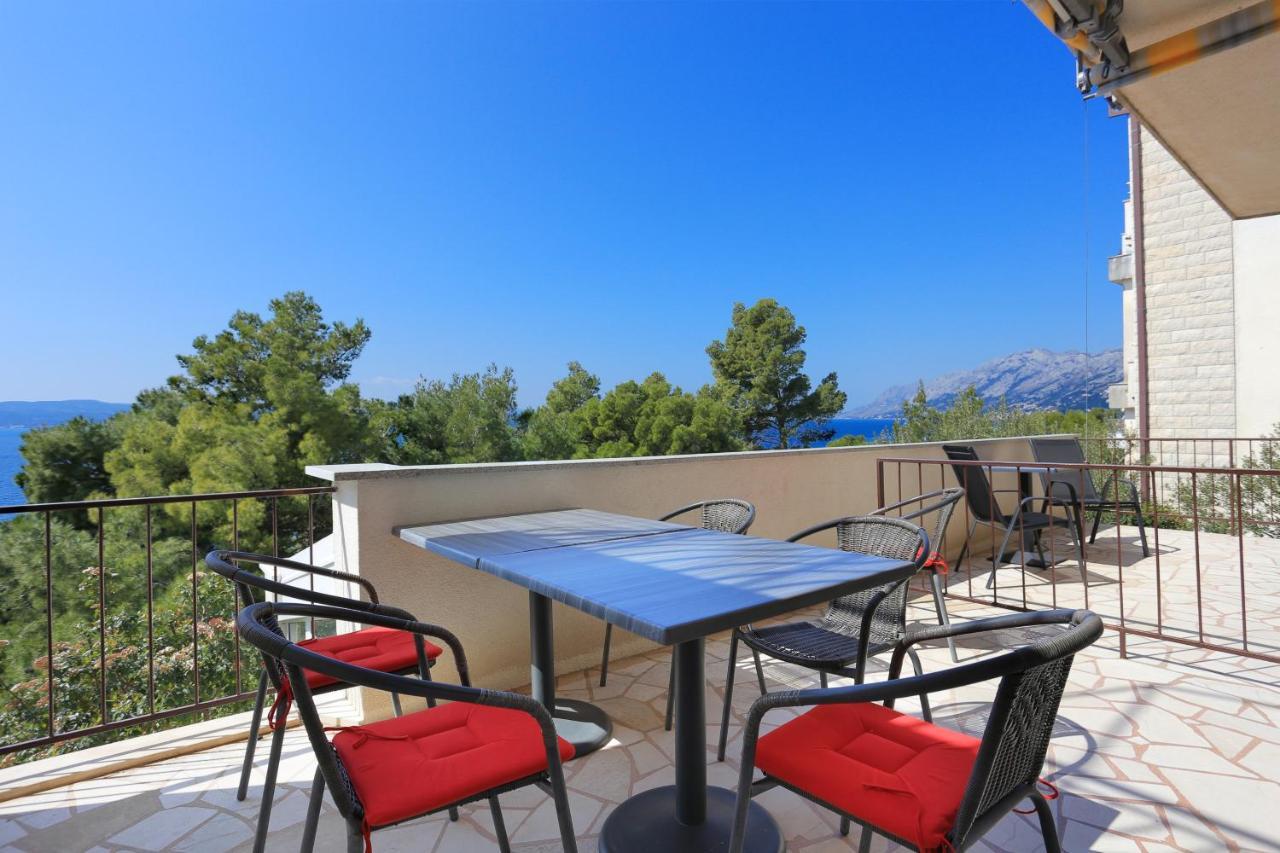 Apartments By The Sea Brela, Makarska - 2718 Kültér fotó