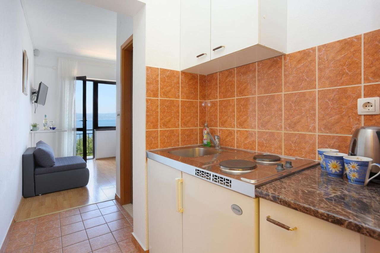 Apartments By The Sea Brela, Makarska - 2718 Kültér fotó