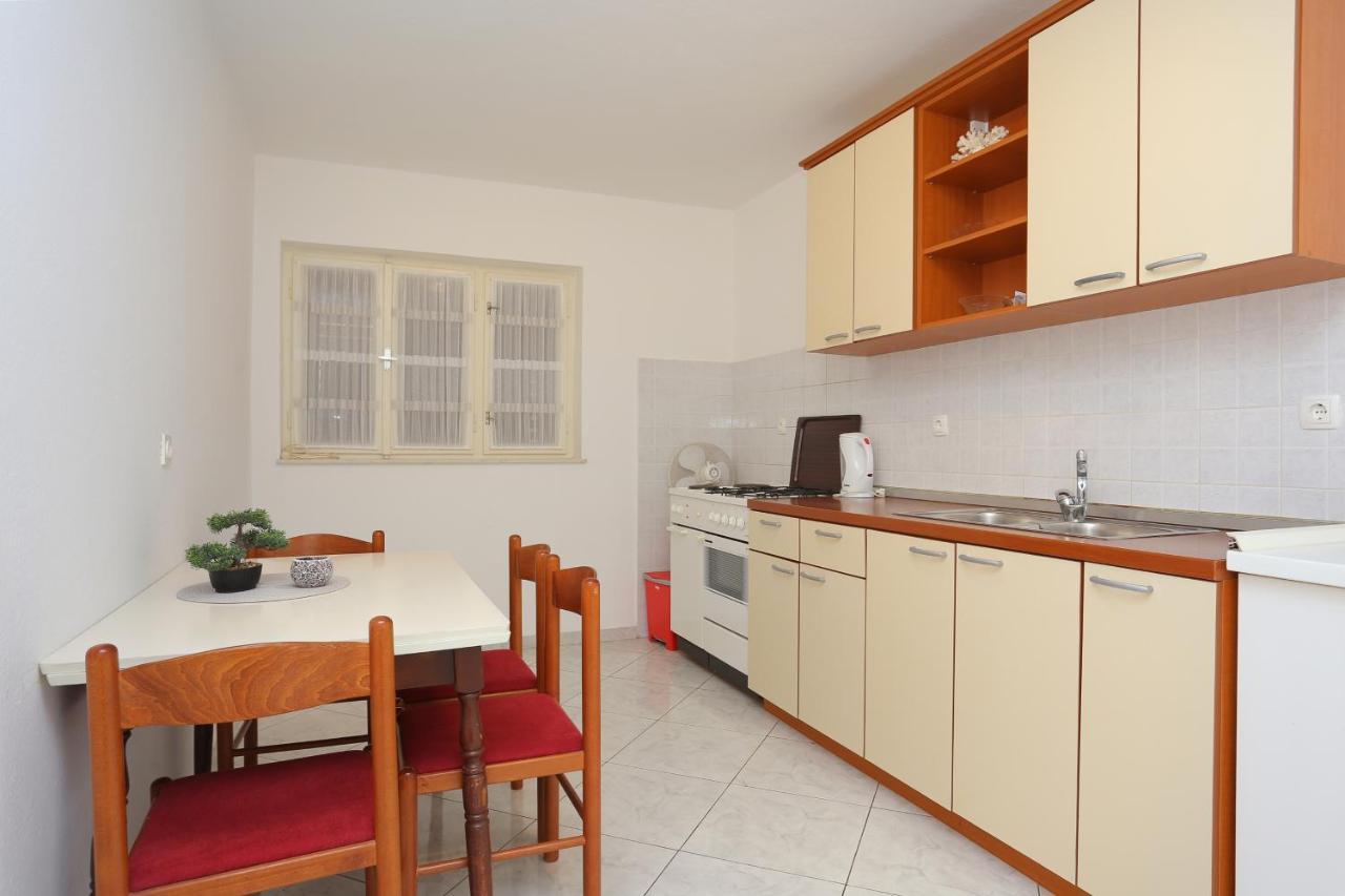 Apartments By The Sea Brela, Makarska - 2718 Kültér fotó