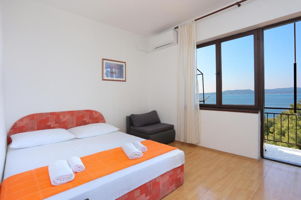 Apartments By The Sea Brela, Makarska - 2718 Kültér fotó