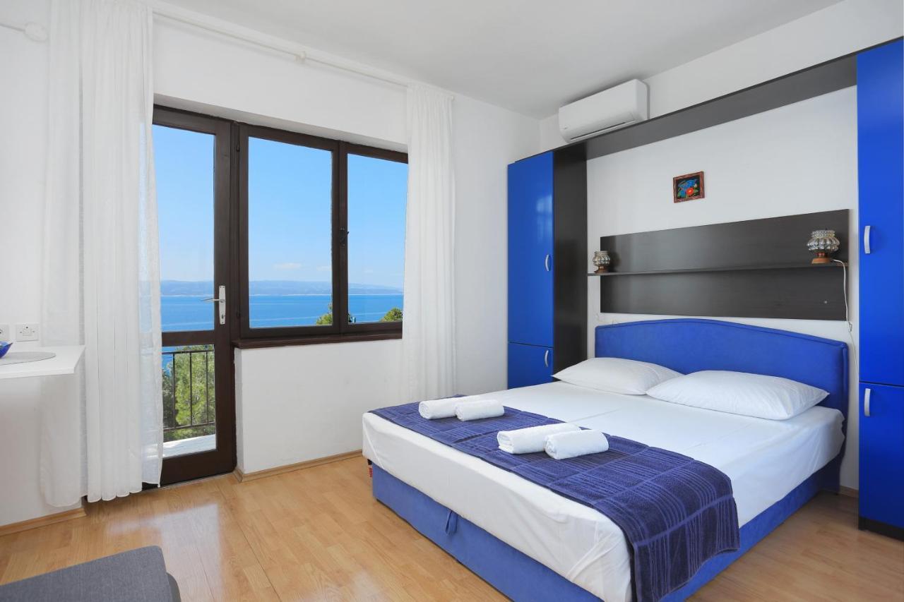 Apartments By The Sea Brela, Makarska - 2718 Kültér fotó